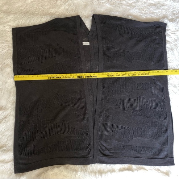 Lululemon Athletica Find Your Light Wrap - Picture 12 of 14